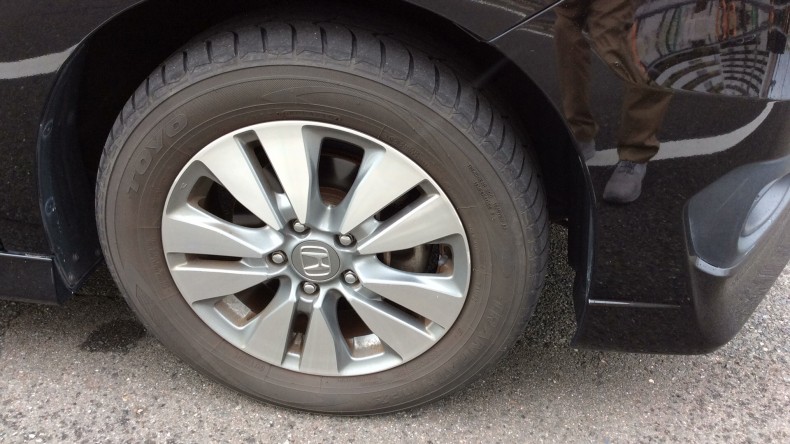 タイヤホイール前