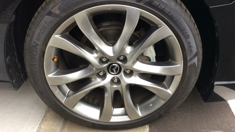 タイヤホイール前