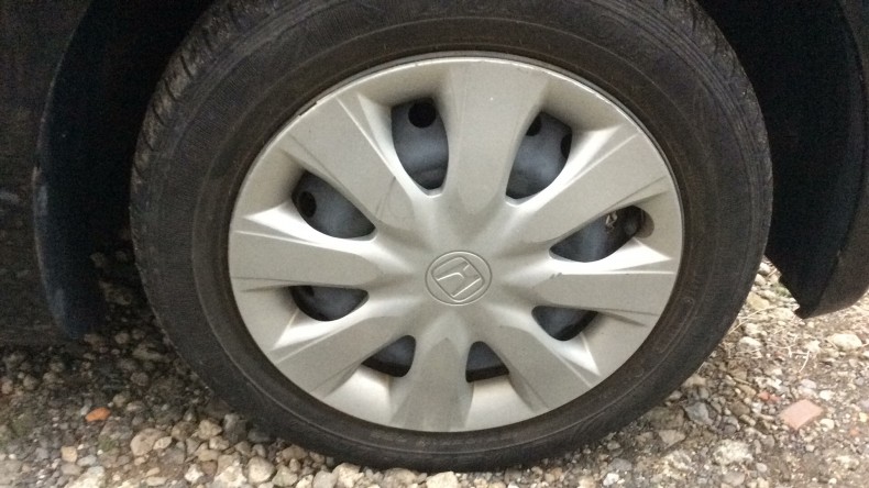 タイヤホイール前