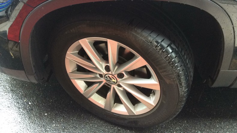 タイヤホイール前