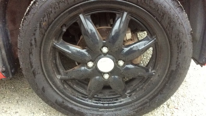 タイヤホイール前