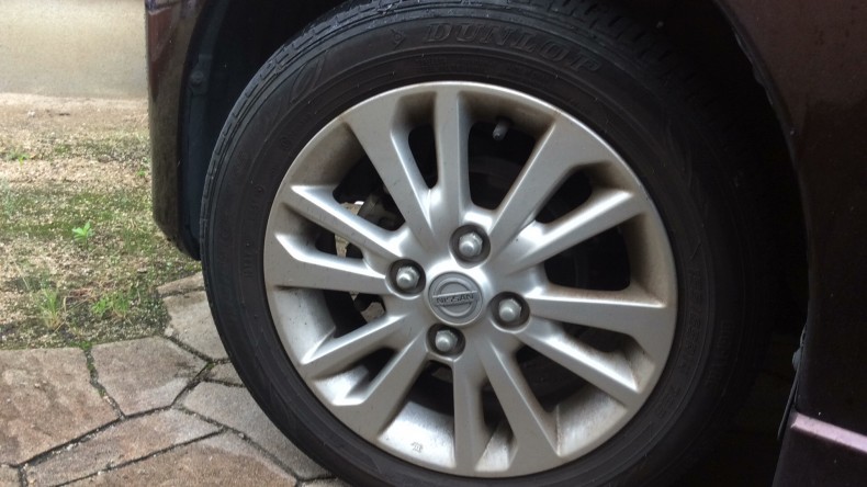 タイヤホイール前