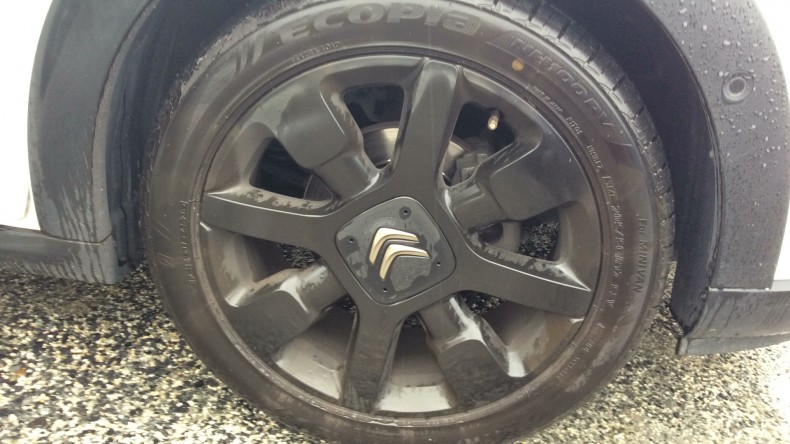 タイヤホイール前