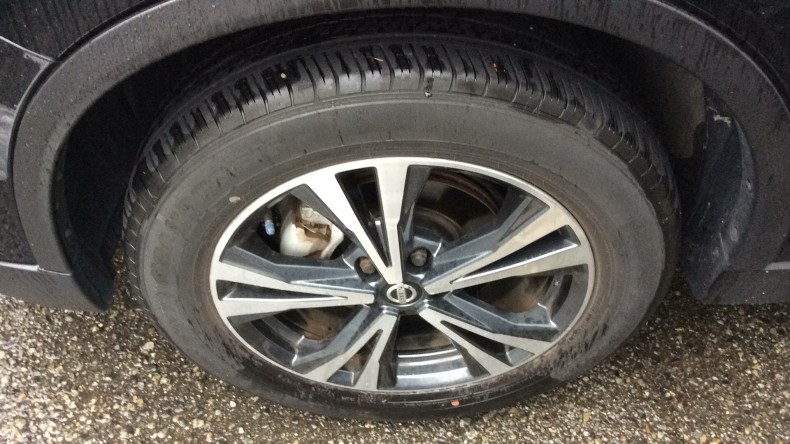 タイヤホイール前