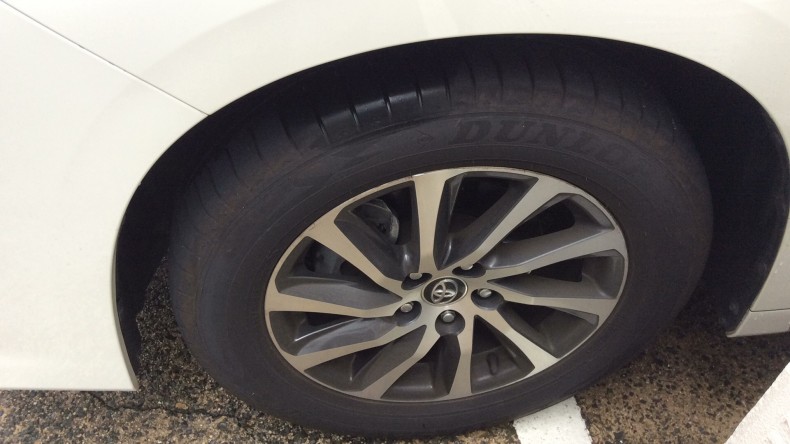 タイヤホイール前