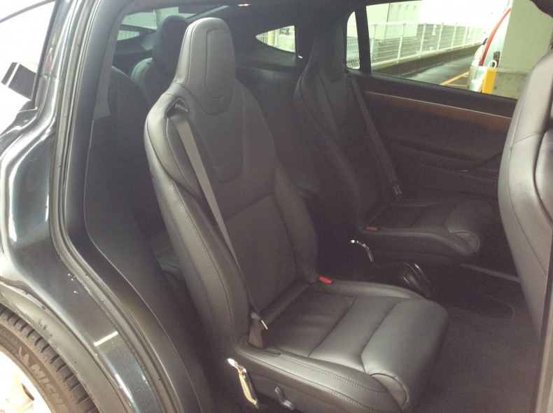 内装後方シート