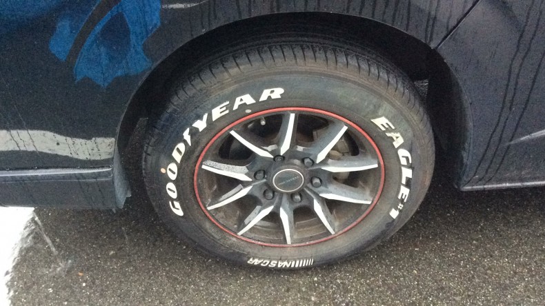 タイヤホイール前