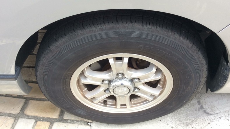 タイヤホイール前