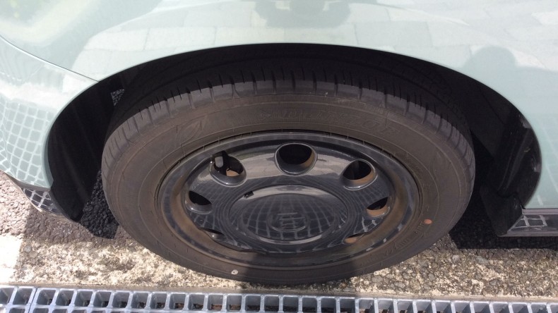 タイヤホイール前