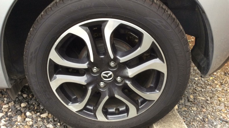 タイヤホイール前