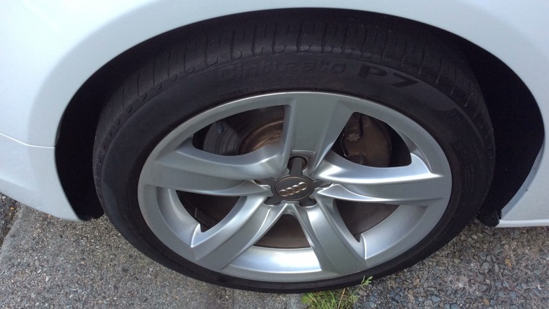 タイヤホイール前