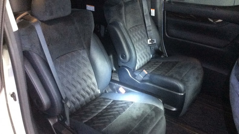 内装後方シート