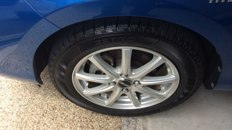 タイヤホイール前