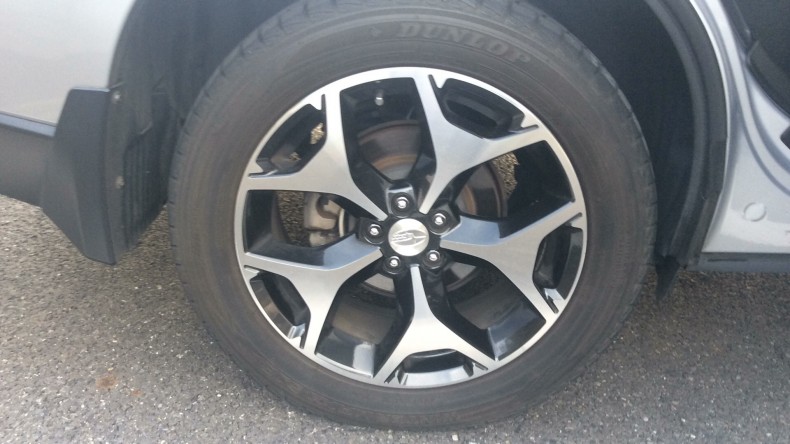 タイヤホイール前