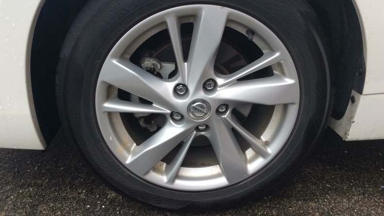 タイヤホイール前