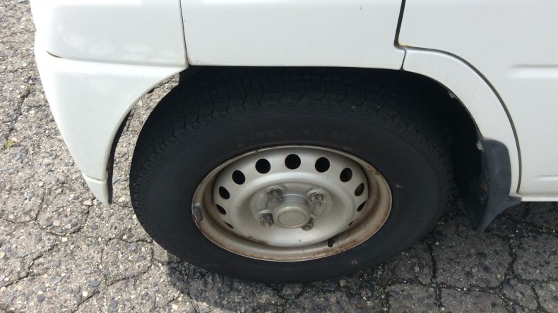 タイヤホイール前