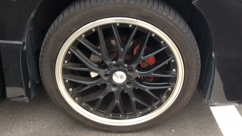 タイヤホイール前