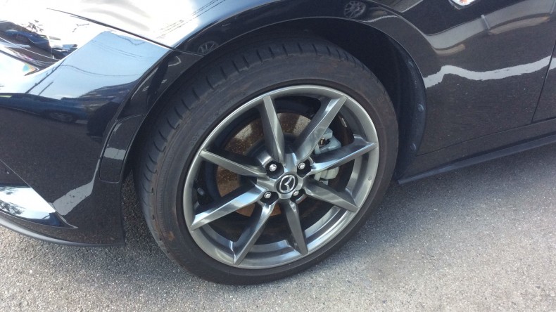 タイヤホイール前