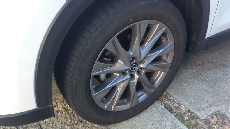 タイヤホイール前