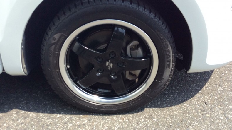 タイヤホイール前