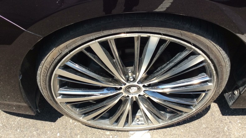 タイヤホイール前