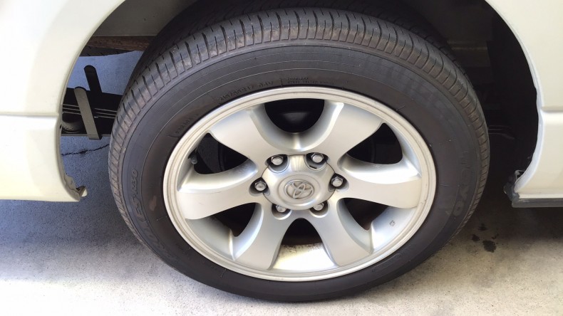 タイヤホイール前