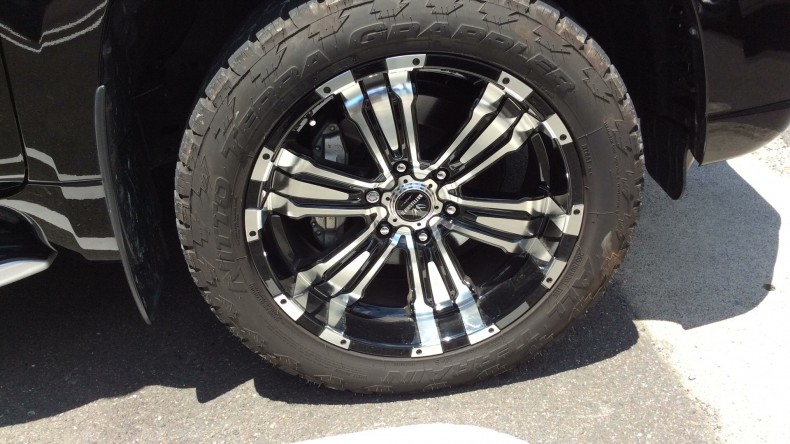 タイヤホイール前