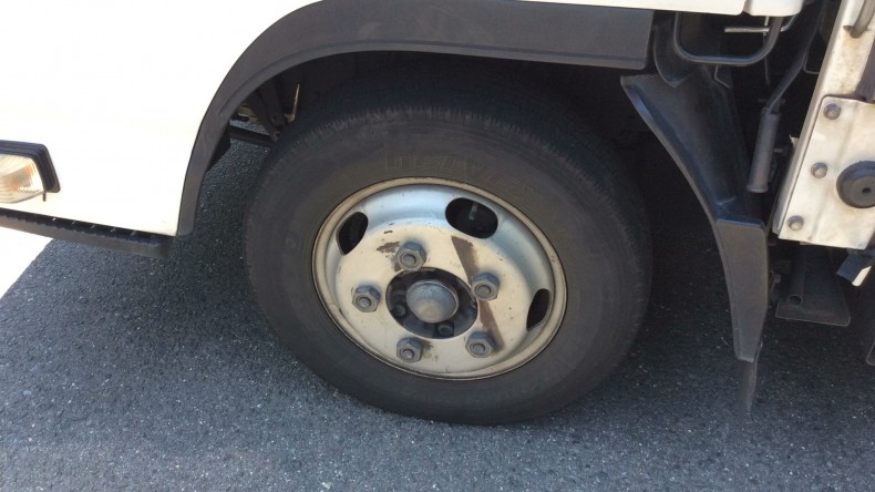 タイヤホイール前