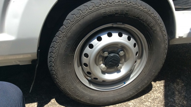 タイヤホイール前