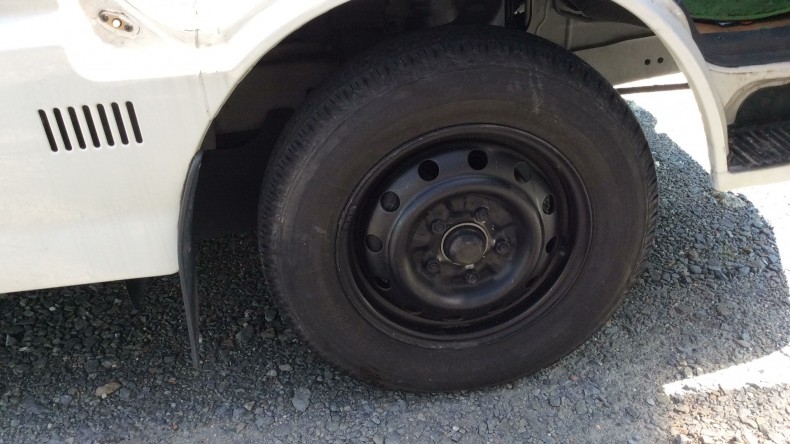 タイヤホイール前