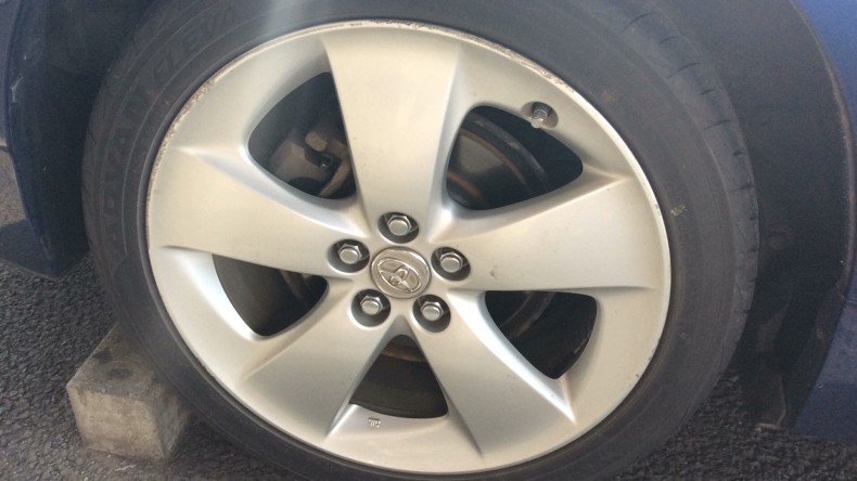 タイヤホイール前