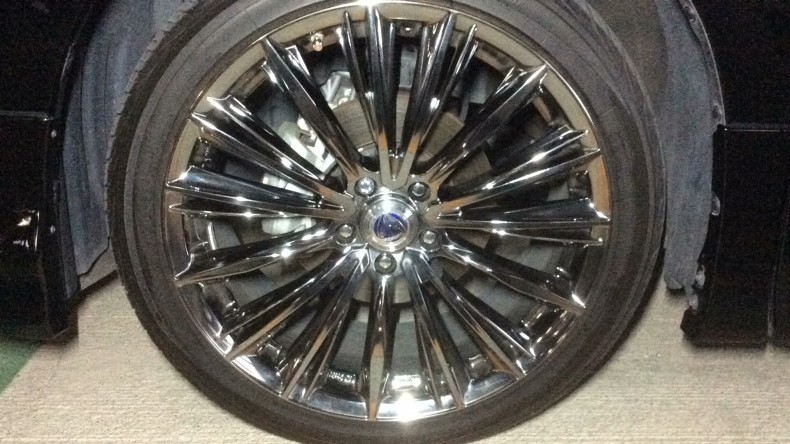 タイヤホイール前