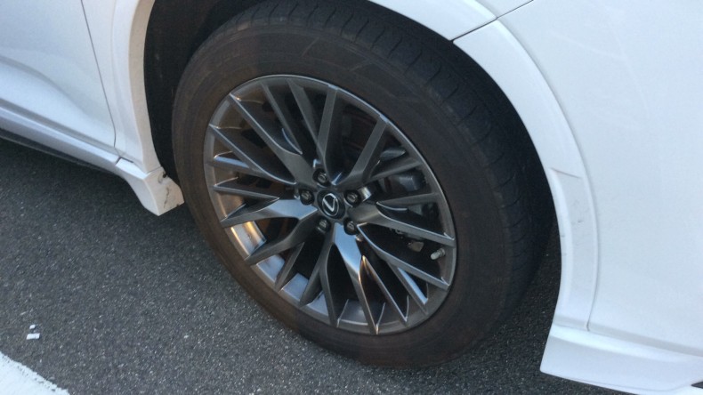 タイヤホイール前