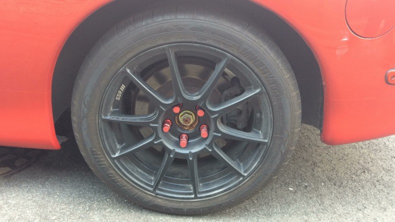 タイヤホイール前