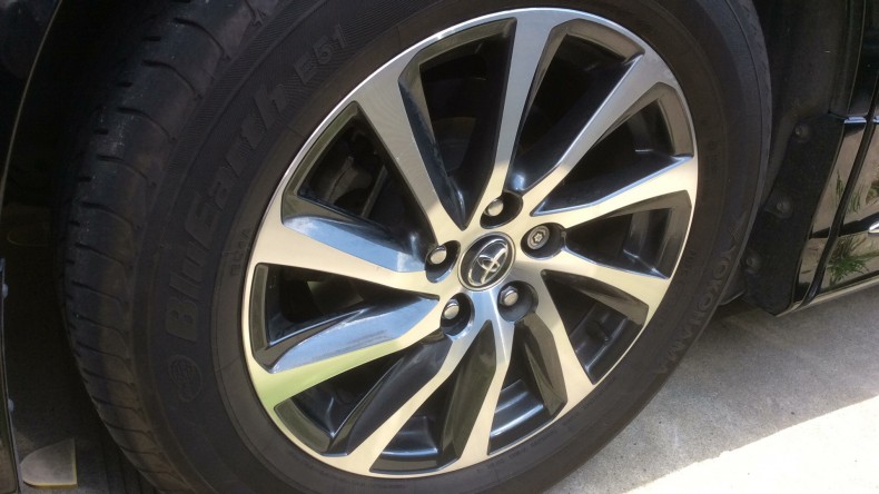 タイヤホイール前