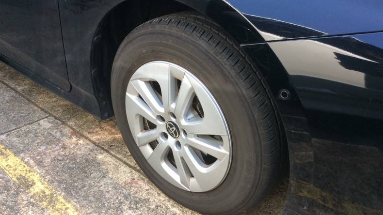 タイヤホイール前