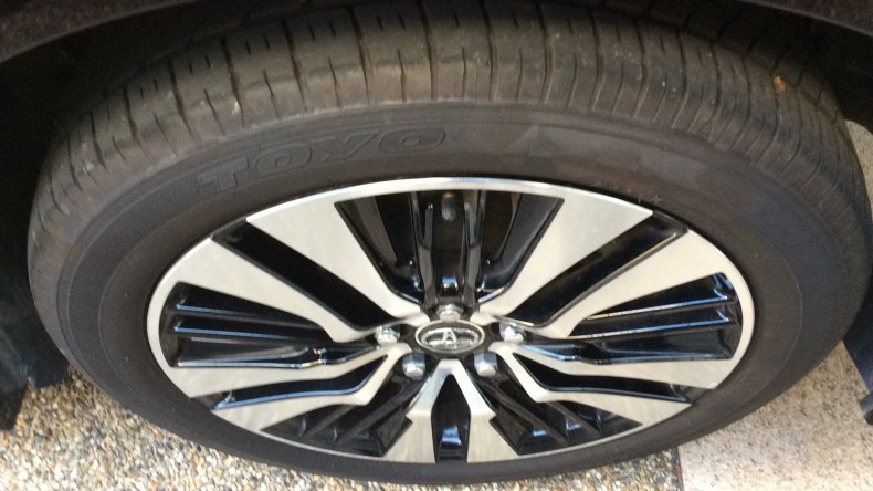 タイヤホイール前