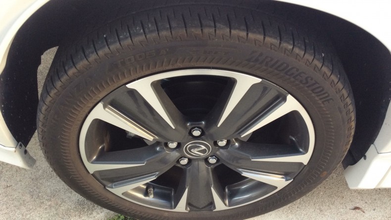 タイヤホイール前