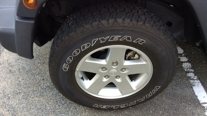 タイヤホイール前