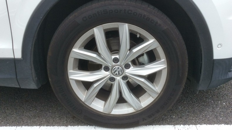 タイヤホイール前