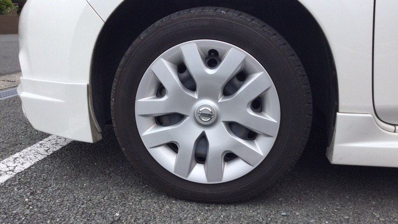 タイヤホイール前