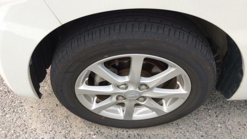 タイヤホイール前