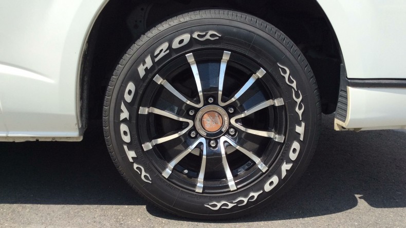 タイヤホイール前