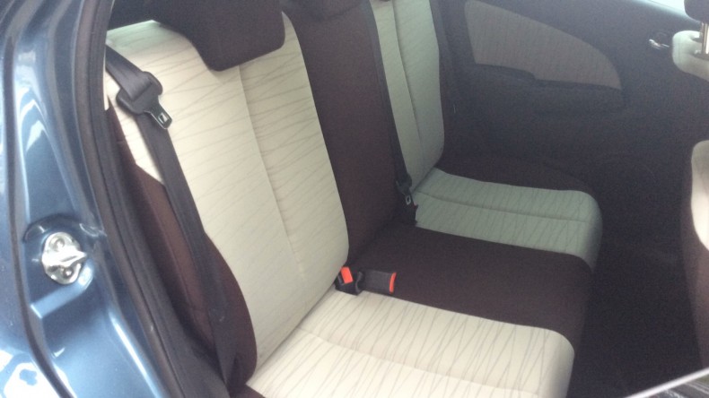 内装後方シート