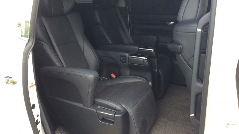 内装後方シート