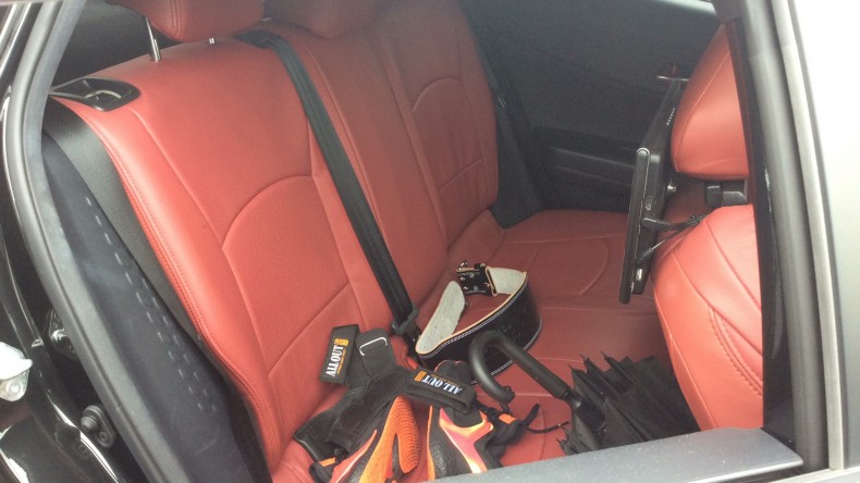 内装後方シート