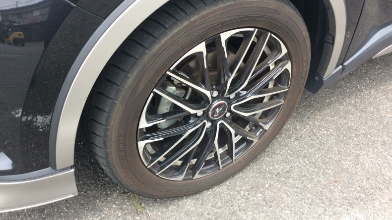 タイヤホイール前