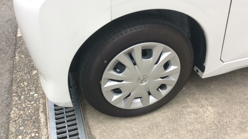 タイヤホイール前