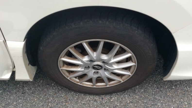 タイヤホイール前