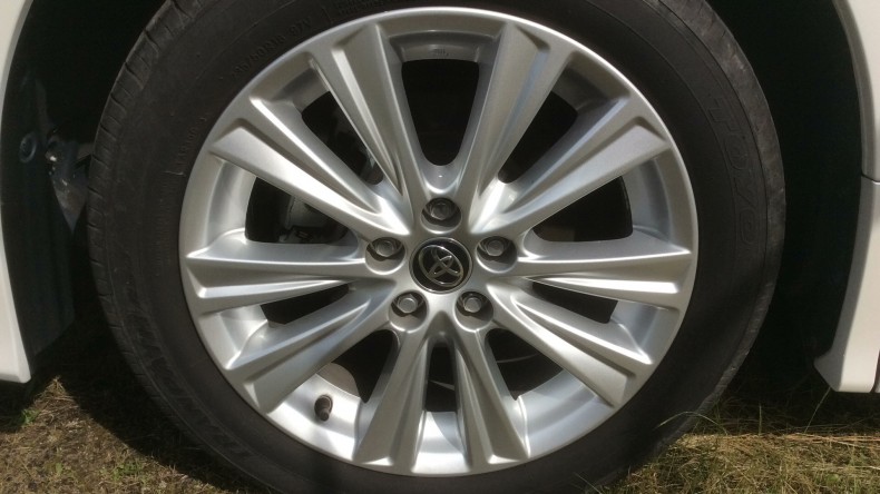 タイヤホイール前